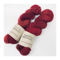 WestWooly merino SW 325 er et meget blødt og lækkert garn. Garnet er spundet tæt hvilket bevirker, at det færdige arbejde ikke 