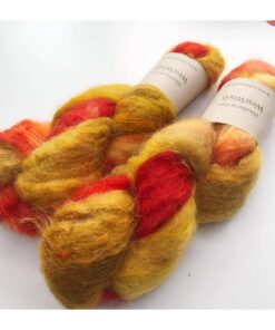 WestWooly Fat Mohair er et tykt mohairgarn i en dejlig tykkelse. Dette garn er enormt blødt med en god fylde og kan bruges i mange sammenhænge, som eks de lune sweatre på større pinde. Garnet kan bruges alene eller sammen med en tråd ufarvet merino, merino/Tencel, Merino/silke eller merino single. Jeg håndfarver alle fed i små partier, husk derfor at bestille fed nok til dit projekt Fiberindhold: 78% kid mohair, 13% merino, 9% nylon Anbefalet pind: 7-10 mm Løbelængde: 200 meter / 100 g i hvert fed Vaskeanvisning: håndvask 30 grader, gerne med uldsæbe, slynges vaskepose i maskine, tørres liggende Håndfarvet garn er et spændende og interessant materiale at arbejde med.  Alle fed er farvet i hånden og helt unikke.Derfor vil der opleves forskelle i de enkelte fed. Når du strikker med håndfarvet garn, kan du med fordel strikke med to forskellige nøgler på samme tid. Strik eks. 2-5 omgange med hvert nøgle, hvormed du  