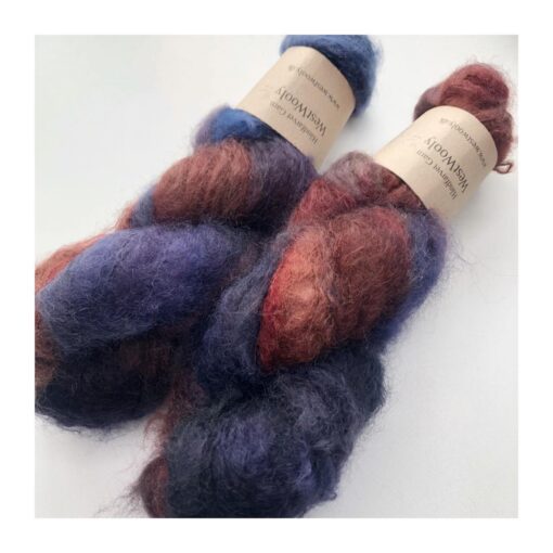 WestWooly Fat Mohair er et tykt mohairgarn i en dejlig tykkelse. Dette garn er enormt blødt med en god fylde og kan bruges i mange sammenhænge, som eks de lune sweatre på større pinde. Garnet kan bruges alene eller sammen med en tråd ufarvet merino, merino/Tencel, Merino/silke eller merino single. Jeg håndfarver alle fed i små partier, husk derfor at bestille fed nok til dit projekt Fiberindhold: 78% kid mohair, 13% merino, 9% nylon Anbefalet pind: 7-10 mm Løbelængde: 200 meter / 100 g i hvert fed Vaskeanvisning: håndvask 30 grader, gerne med uldsæbe, slynges vaskepose i maskine, tørres liggende Håndfarvet garn er et spændende og interessant materiale at arbejde med.  Alle fed er farvet i hånden og helt unikke.Derfor vil der opleves forskelle i de enkelte fed. Når du strikker med håndfarvet garn, kan du med fordel strikke med to forskellige nøgler på samme tid. Strik eks. 2-5 omgange med hvert nøgle, hvormed du  