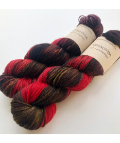 WestWooly merino SW 325 er et meget blødt og lækkert garn. Garnet er spundet tæt hvilket bevirker, at det færdige arbejde ikke 